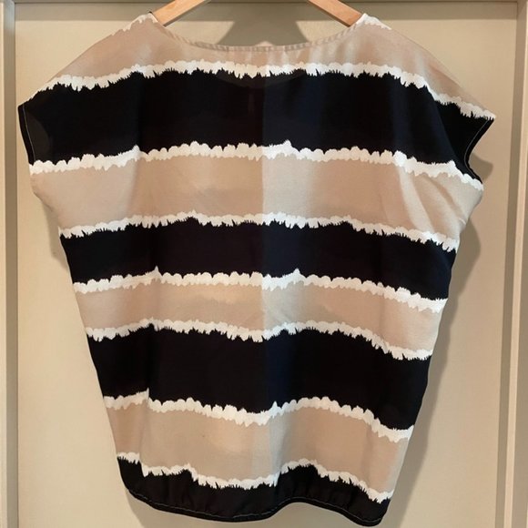 LOFT Dip-Dyed Top with Keyhole Neckline size XS - Picture 2 of 5